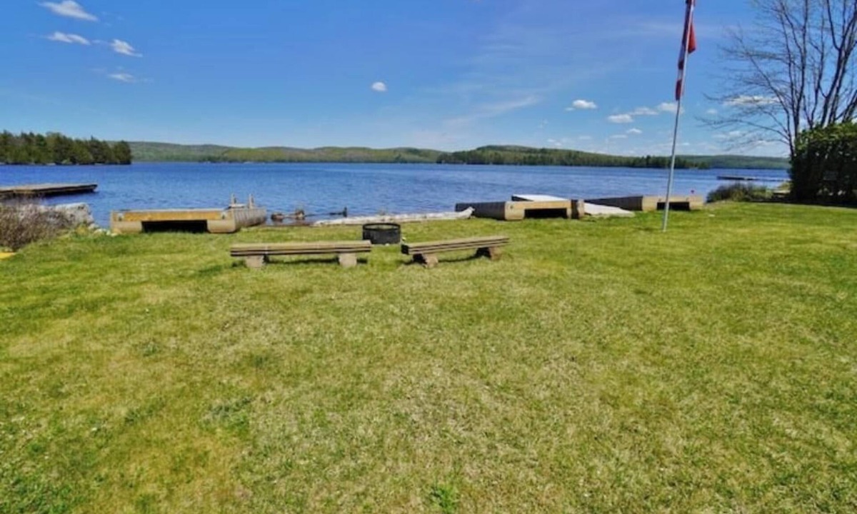 Hastings Highlands Cottage | Baptiste Lakehouse - A Lakefront Paradise!