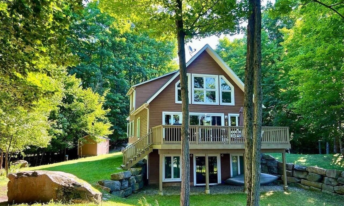 Rideau Lakes House | Bay View | Private Rideau Canal Retreat in Chaffey's Lock