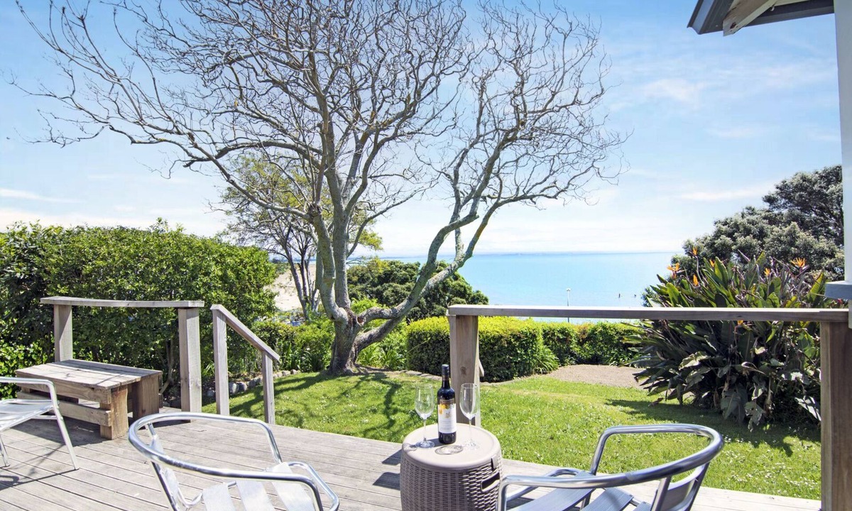 Tahunanui House | Bayview Bungalow - Nelson Holiday Home