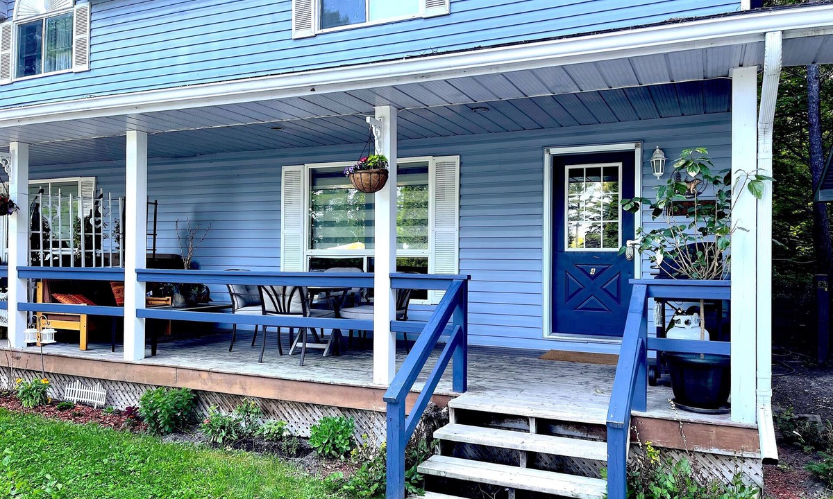 Washago Cottage | "beachcomber" Cottage
