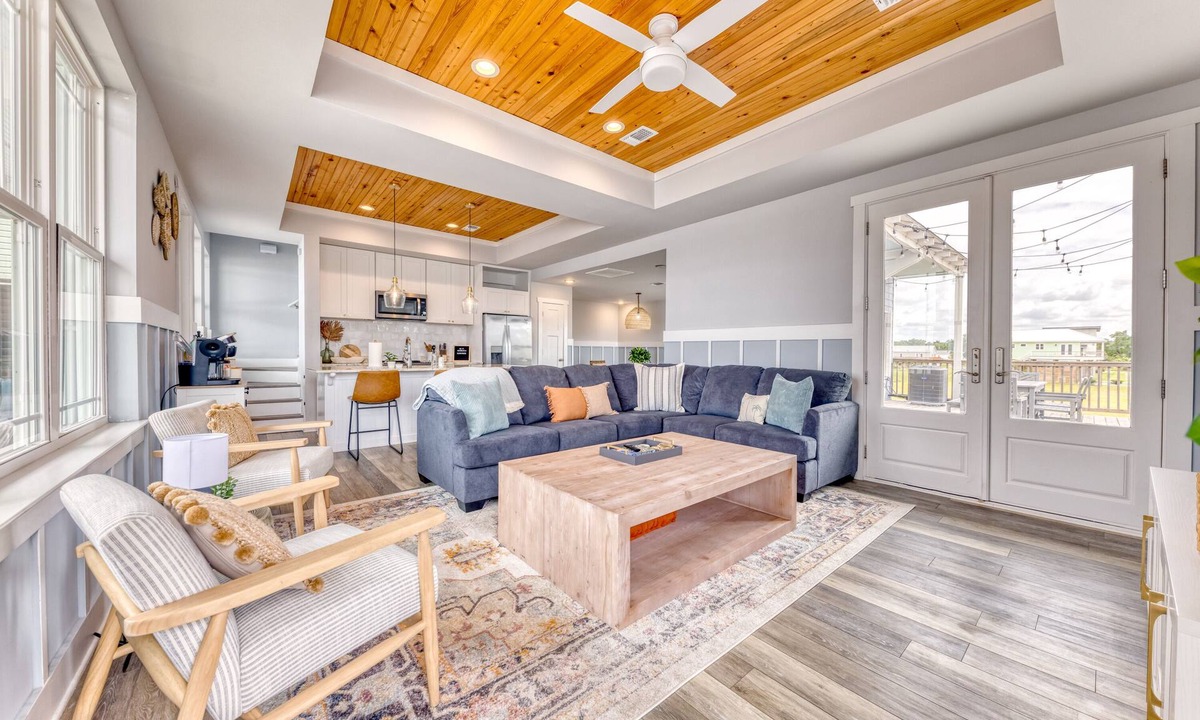 Long Beach House | Beachfront |Cargo Elevator | Steps to Beach | Baby+Beach Gear | Lawn+Board Games