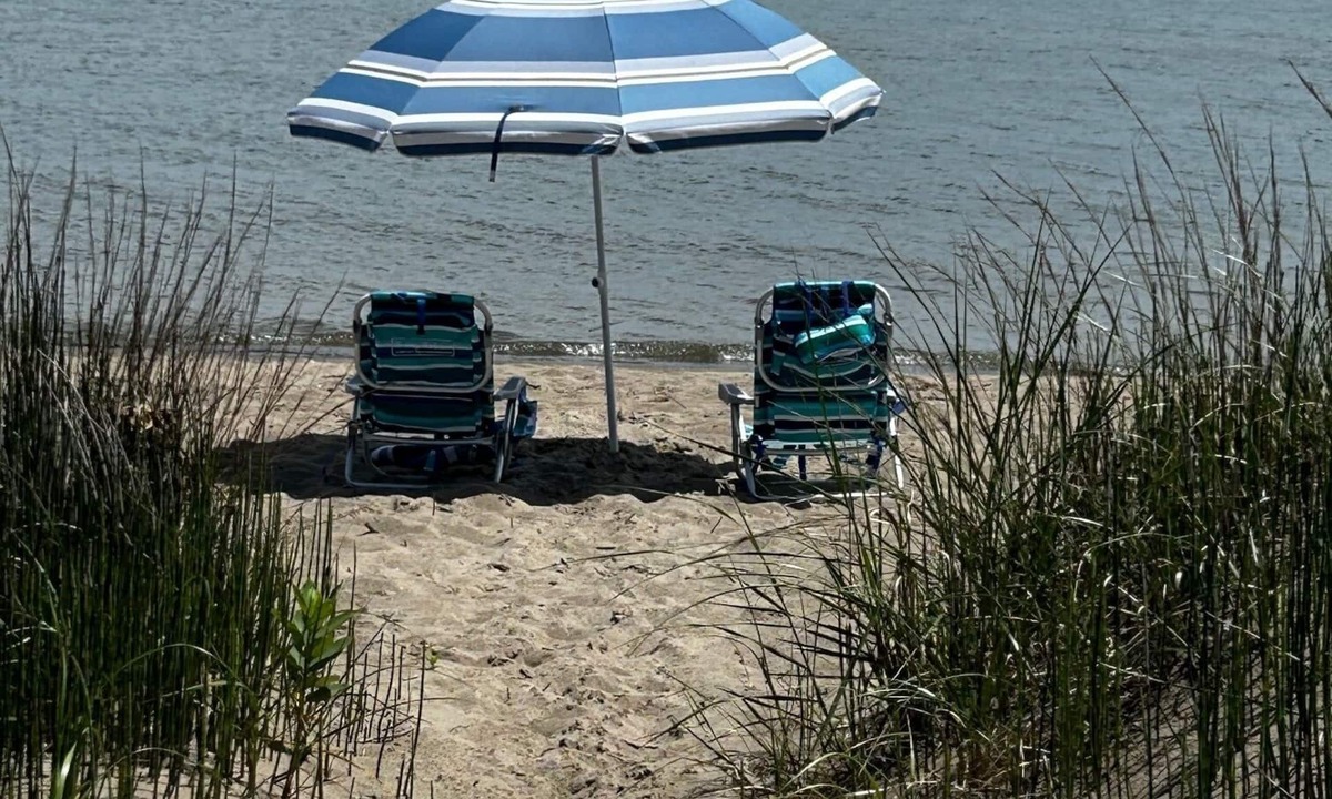 Harwich Cottage | Beachfront Cottage on the Lake