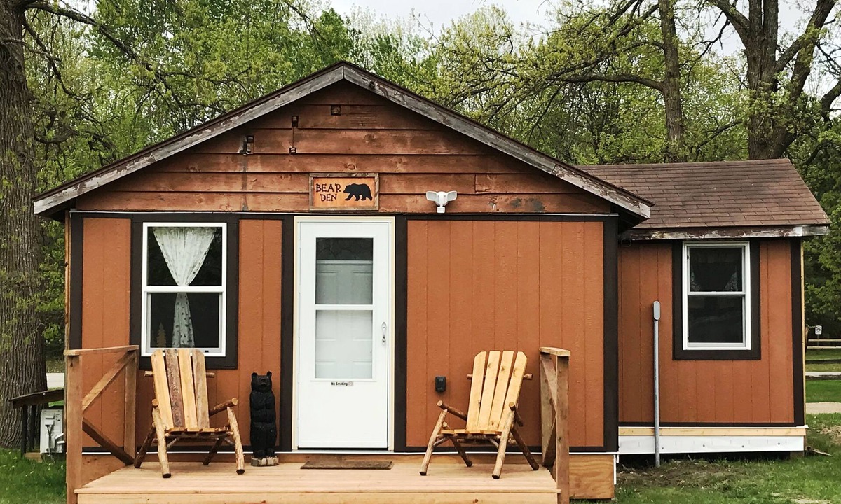 Federal Dam Cabin | Bear Den Cabin - 3 blocks from the iconic Federal Dam and Leech Lake!