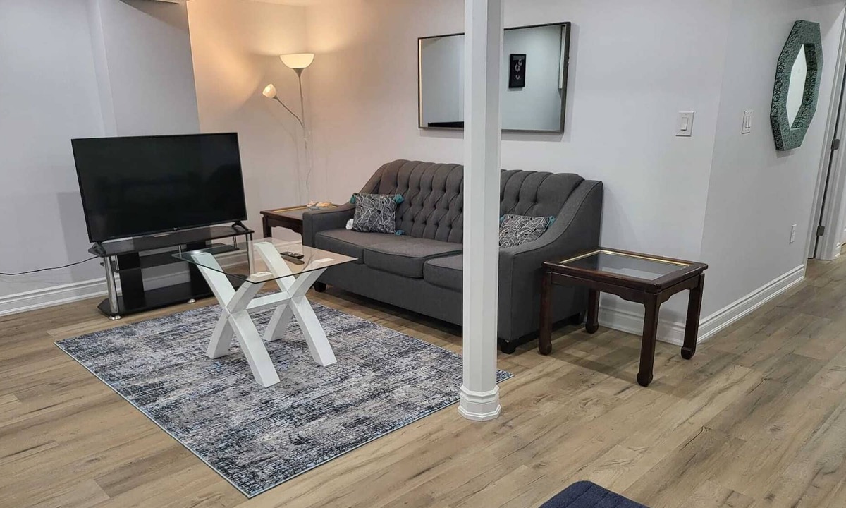 East Credit Apartment | Beautiful 2 Bedroom lower Suite