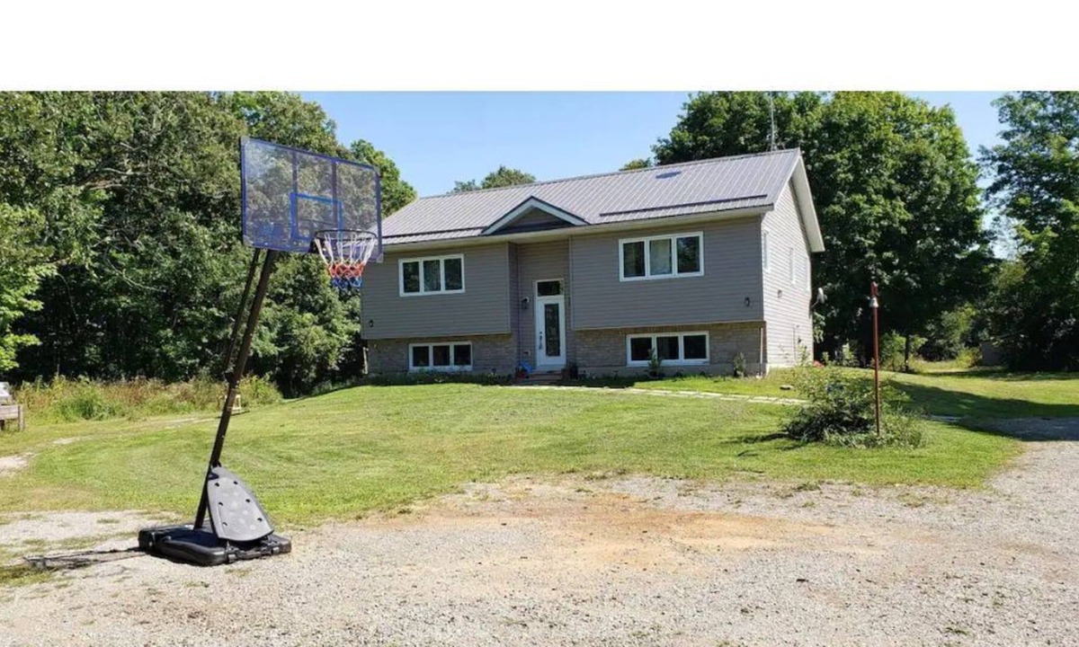 Rideau Lakes Cottage | Beautiful 4 Bedroom 2bath Cottage on 3 Acre Wooded Land