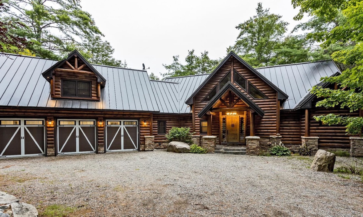 North Frontenac Cottage | Beautiful Chalet on Norcan Lake, near Calabogie