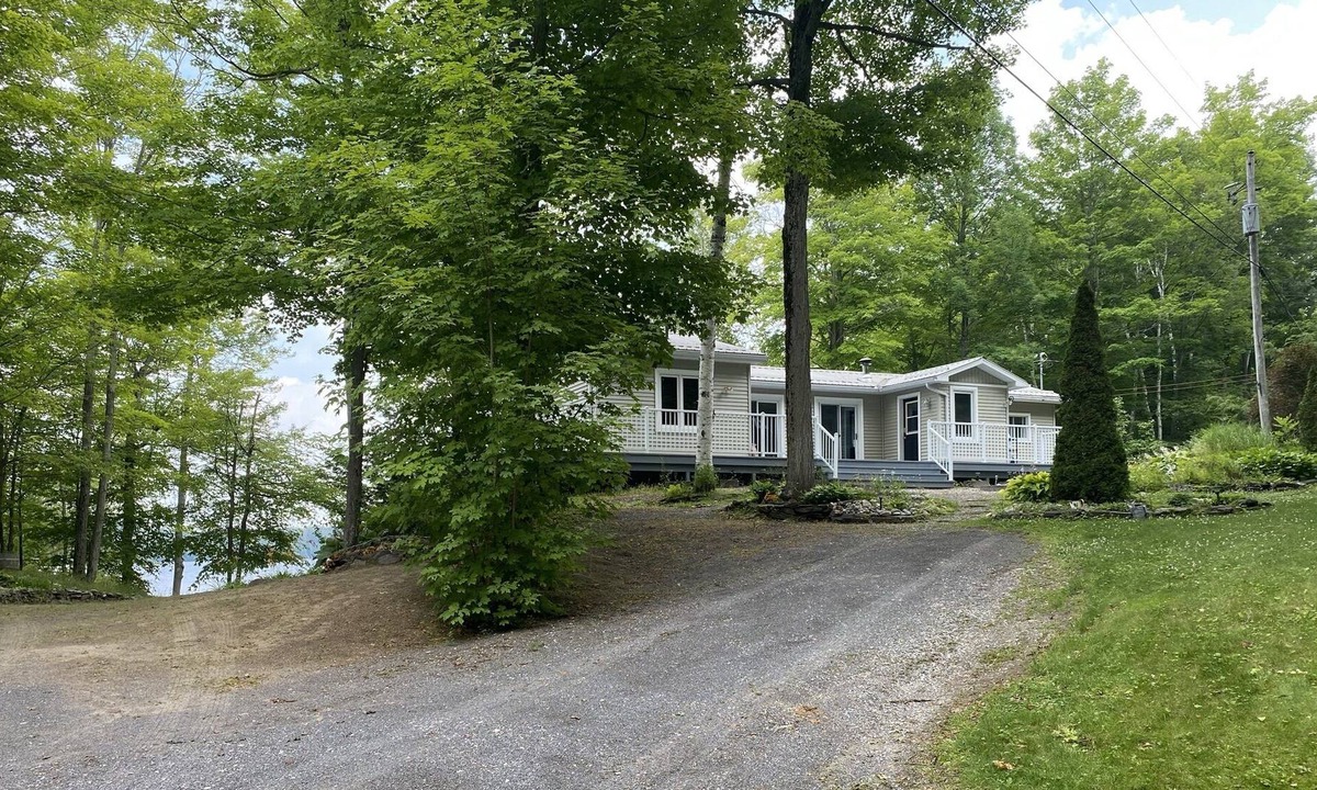 Central Frontenac Cottage | Beautiful Cottage in Quiet Cove on Sharbot Lake