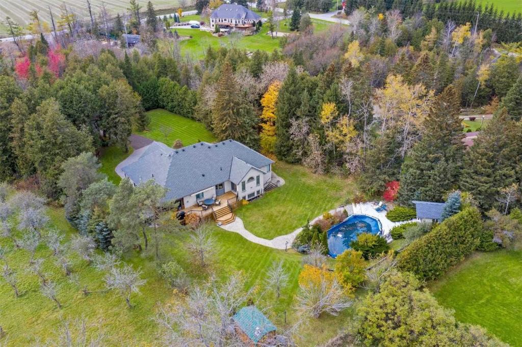 Bradford West Gwillimbury Apartment | Beautiful Country Guest House w Pool,fire pit and Pond