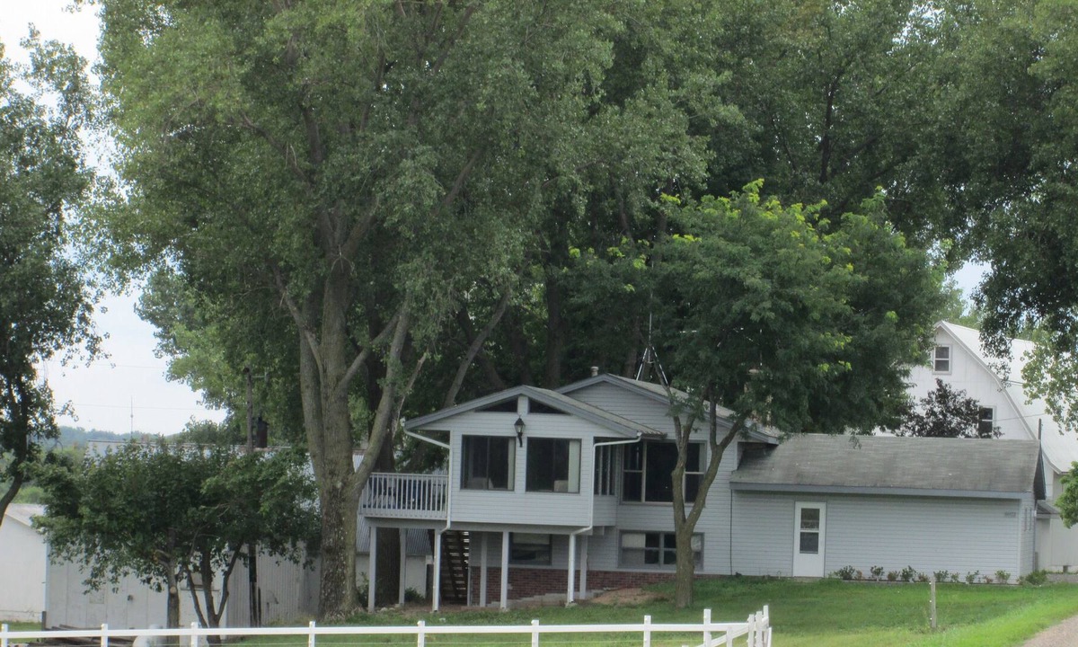 Chaska House | Beautiful country setting! Perfect for small get togethers! Super cozy!