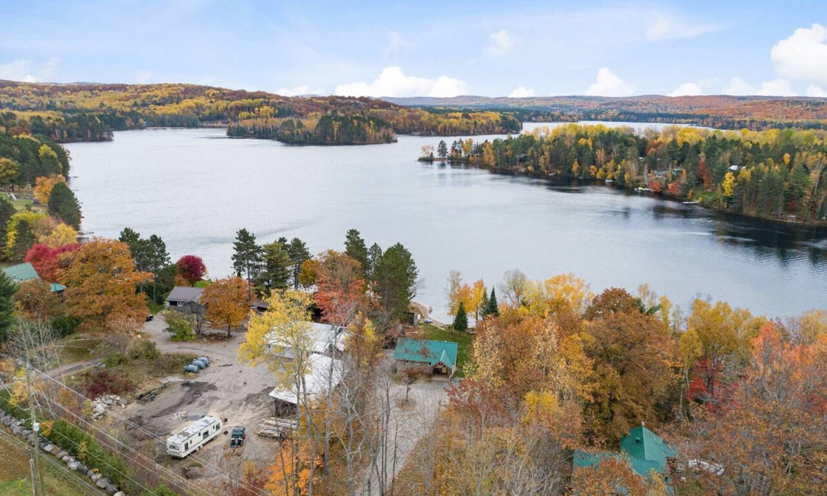Madawaska Valley Cottage | Beautiful Cozy 3 Bedroom Cottage on the Lake