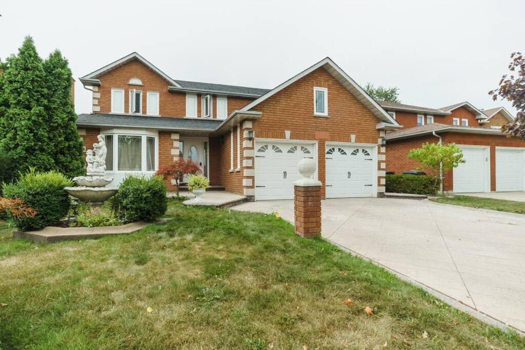 East Credit Apartment | Beautiful Home 4 Bed, 3 bath, garage, backyard!
