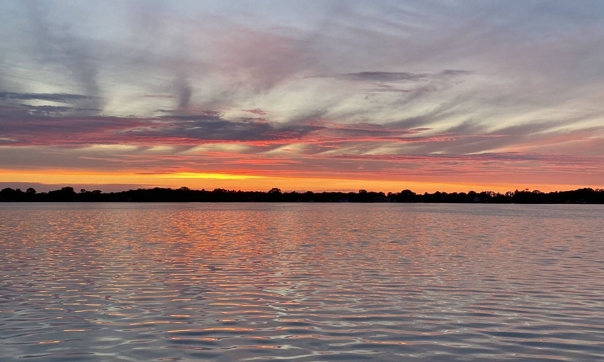 Waverly House | Beautiful Lake Front Home - 45 minutes from the Twin Cities