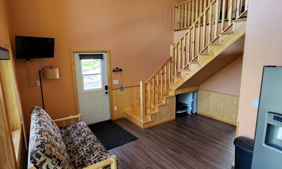 Hill City Cabin | Beautiful Lakeside Grand Cabin