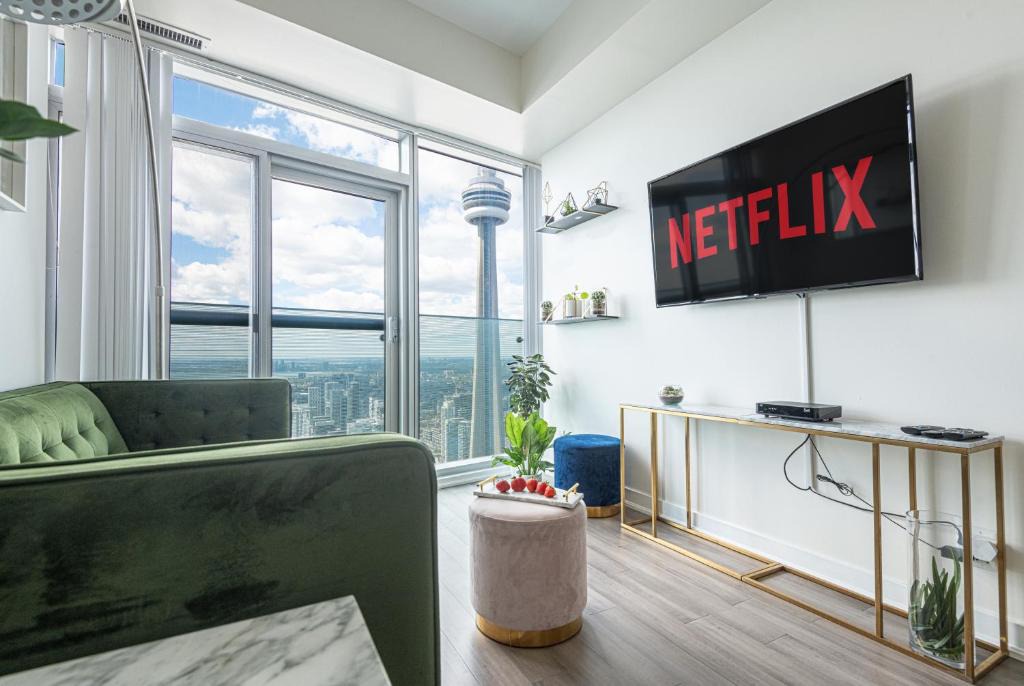 Toronto Entertainment District Apartment | Beautiful Luxurious Modern Condo With Breathtaking Views