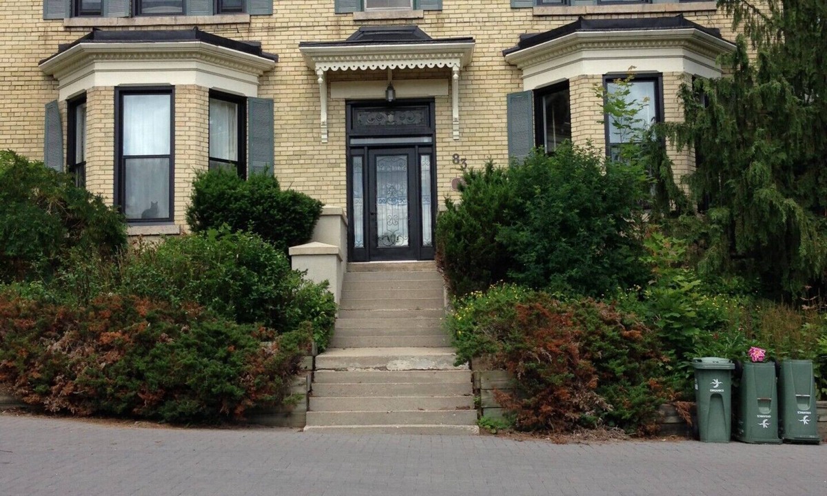 Guelph Villa | Beautiful mansion located downtown, near hospital, train/bus station.