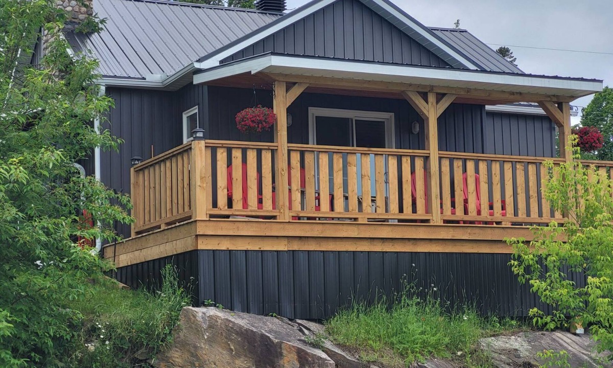 Port Loring Cottage | Beautiful, new cottage with stunning views. Prime location in Port Loring