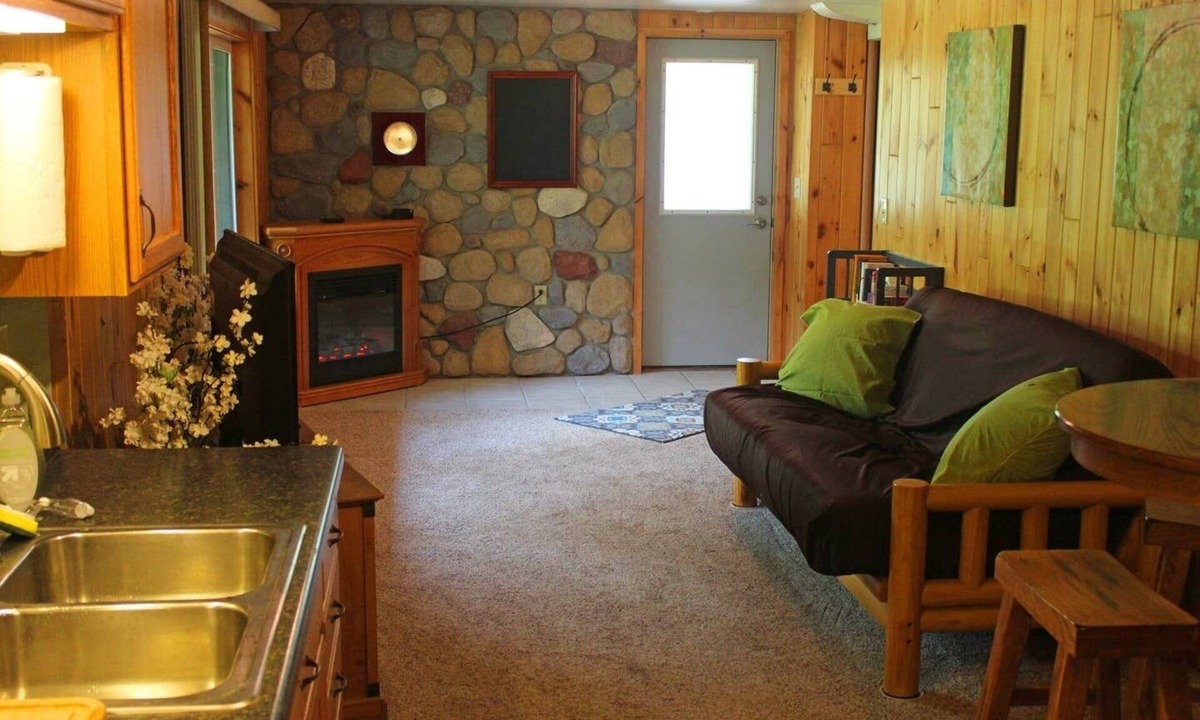 Proctor Apartment | Beautiful, private vacation space. Cabin feel right outside the city!