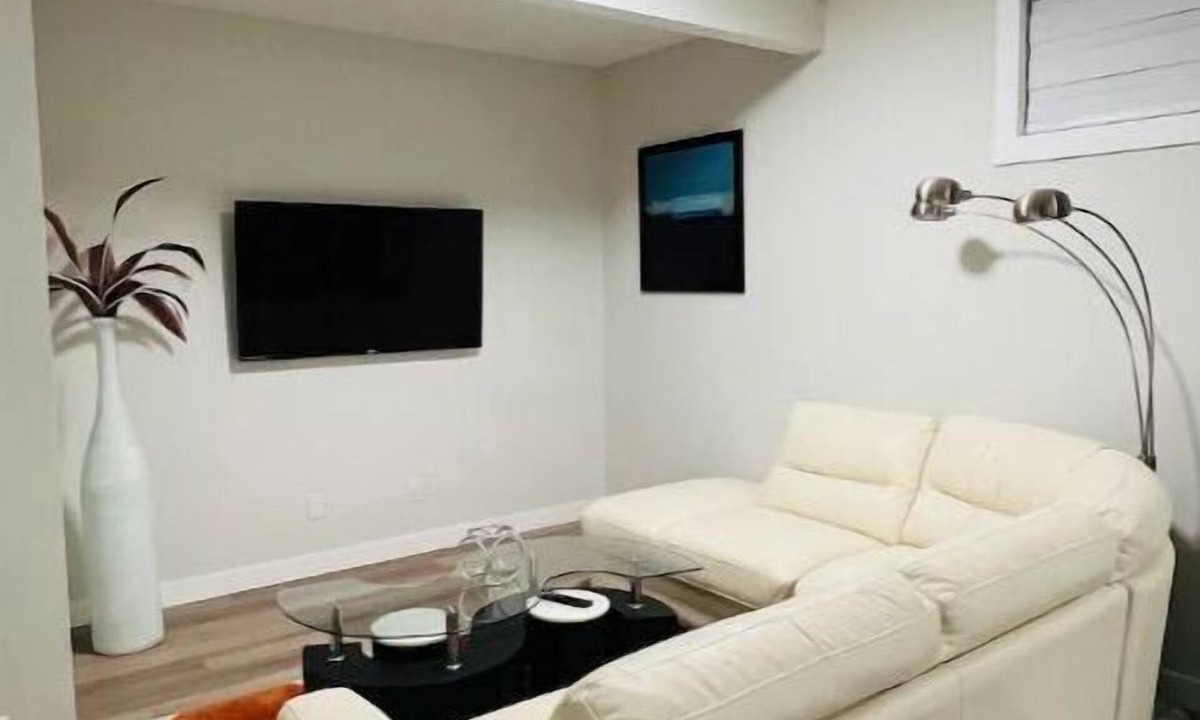 Evanston Apartment | Beautiful & Spacious 2 Bedroom Suite