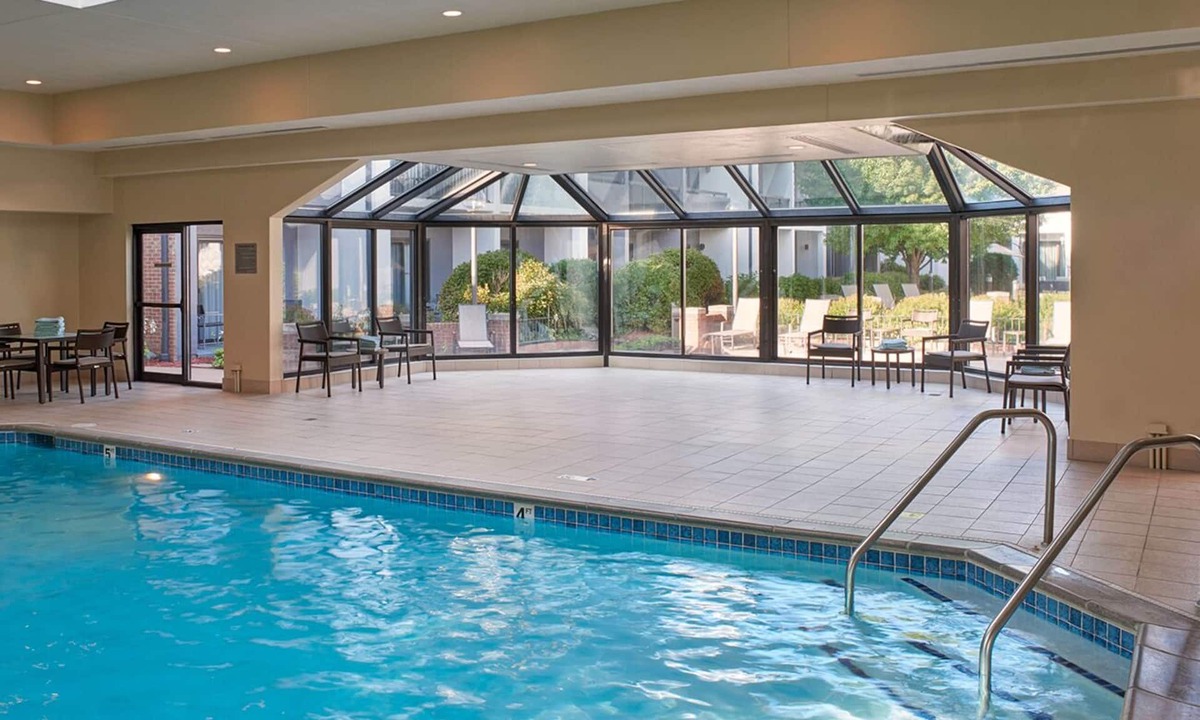 Eden Prairie Resort | Best Value, Quality Stay! Pool, Pets Allowed with Fee, Near Eden Prairie Center