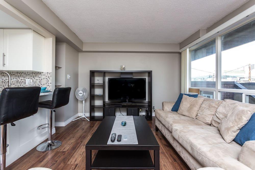 Connaught Condo | BIG KITCHEN, CHIC BREAKFAST BAR, NEAR DOWNTOWN SHOPS & C-TRAIN, WALK EVERYWHERE