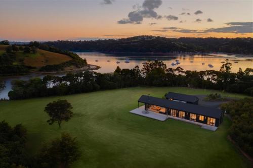 Tawharanui House | Bishop's Lane