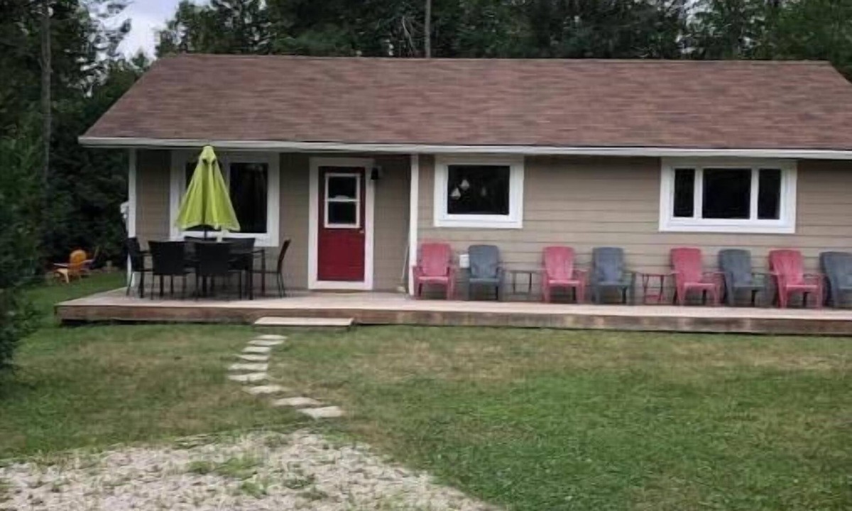Central Huron Cottage | Black's Point Bliss is rural escapism at its best.