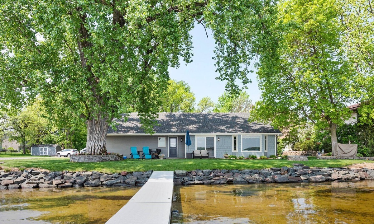 Oak Grove House | Blissful Getaway! Steps to shore, one level 2bd2ba