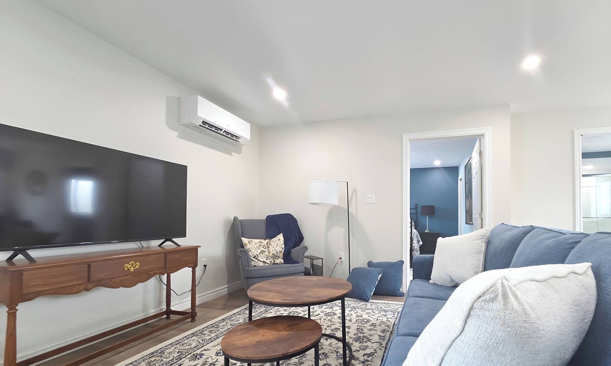 Chatham-Kent Apartment | Blue Forest apartment is close to downtown. A/C kitchen and laundry all provided