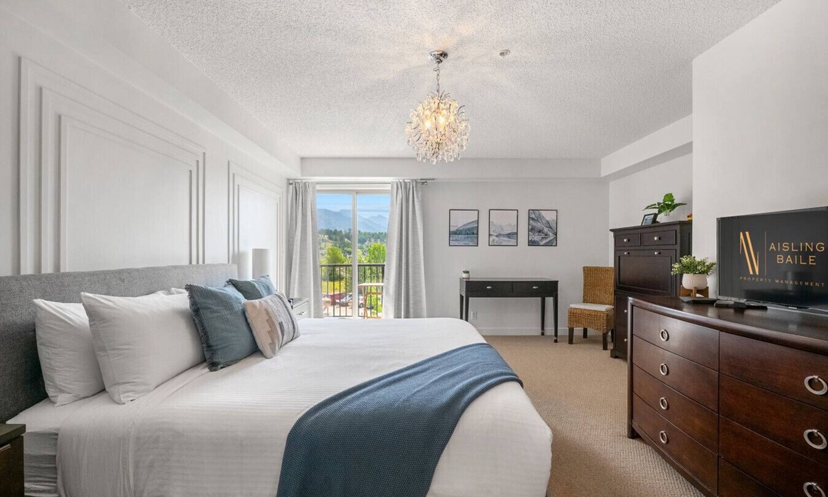 Invermere Apartment | Blue Heron Pointe | Lakeview | Pool | Hot Tub |Gym