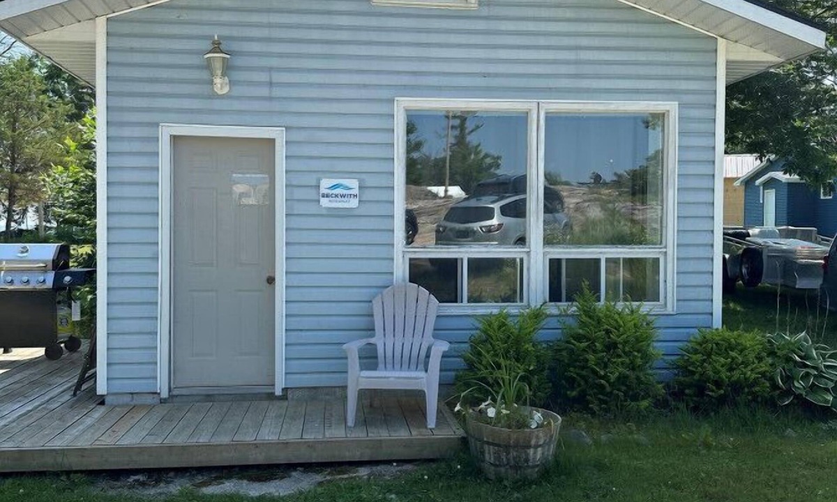 Honey Harbour Cabin | Bluewater Lodge Beckwith Hideaway