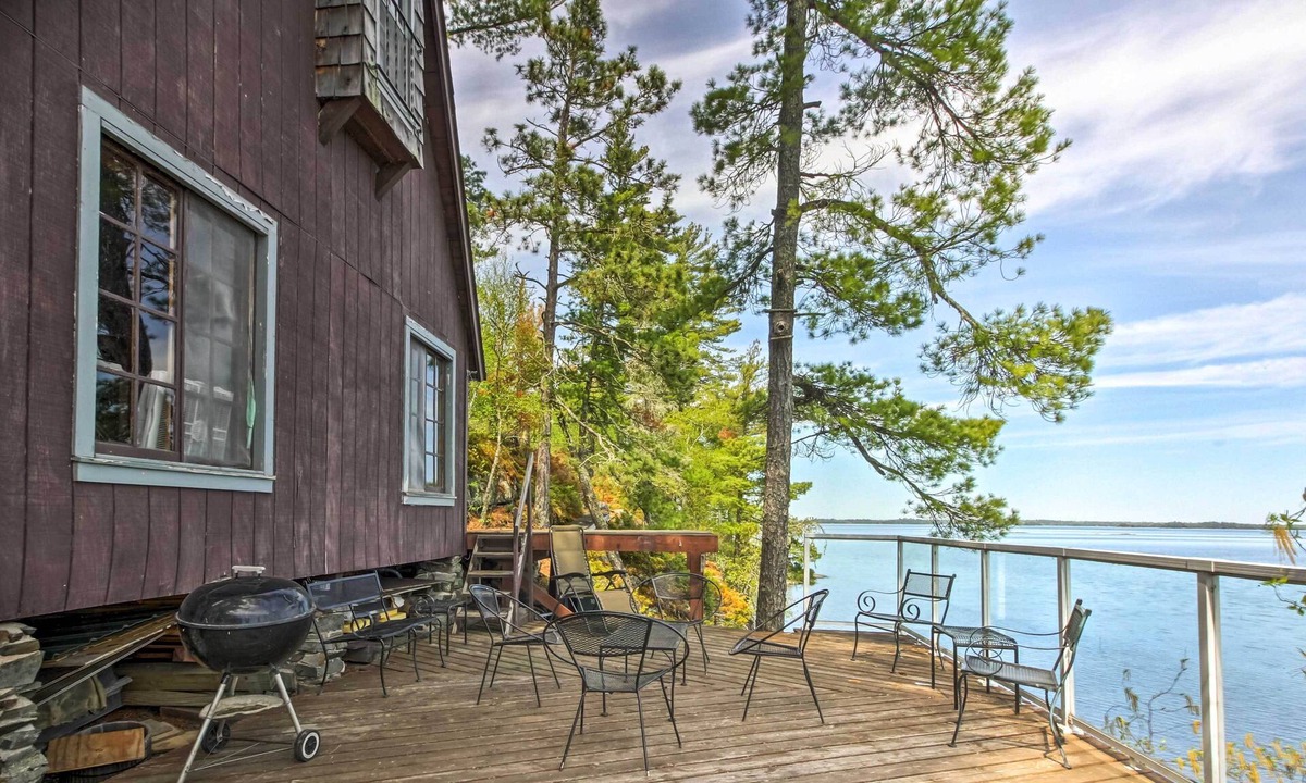 International Falls Cabin | Boat Dock & Beach: Charming Stop Island Cabin