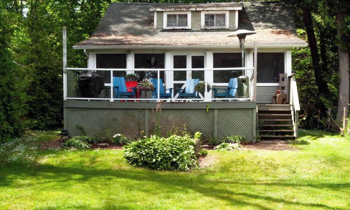 Port Stanton Cottage | Boating, Fishing, Swimming, & Relaxing on the Severn River next to Sparrow Lake