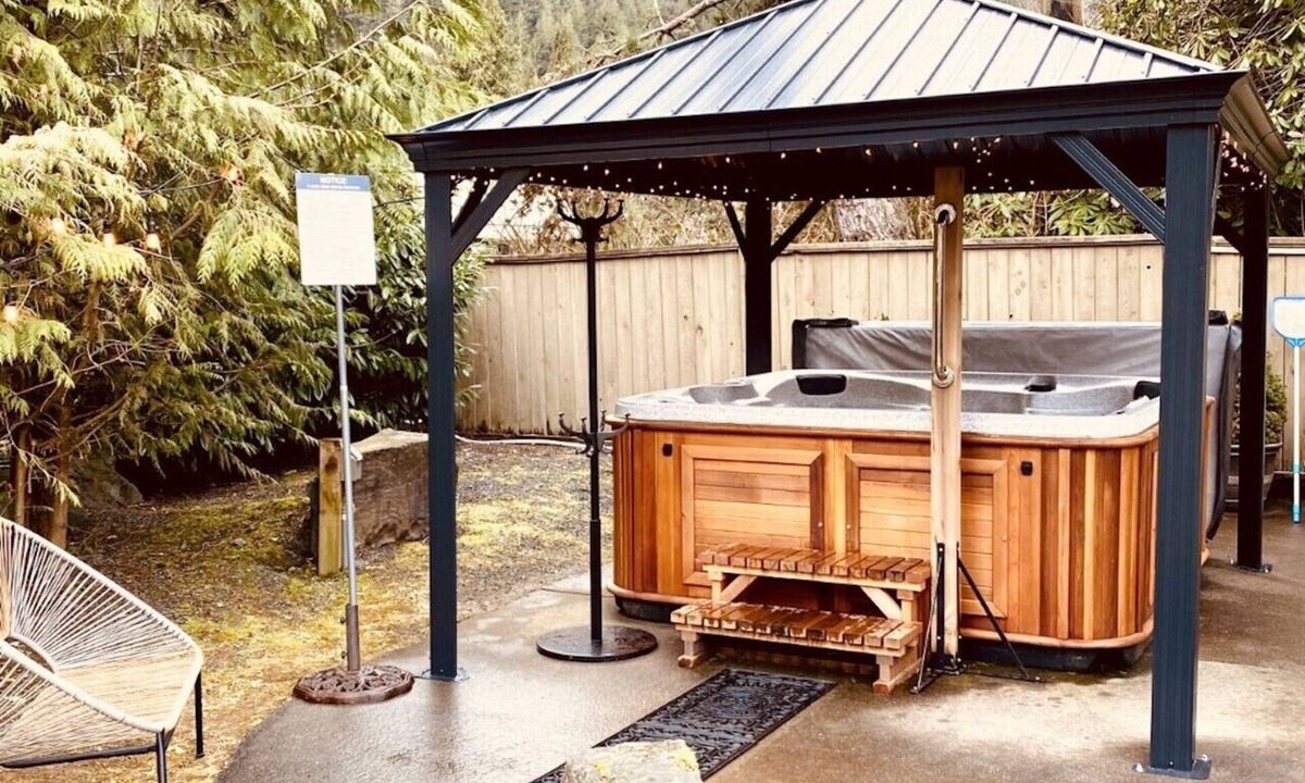 Harrison Hot Springs Hotel | Bramblebank Cottages