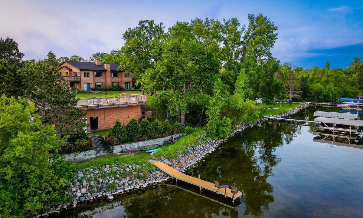Bemidji Condo | Breezy Hills -Lake Bemidji, King bd, Kayaks, PB Trail!