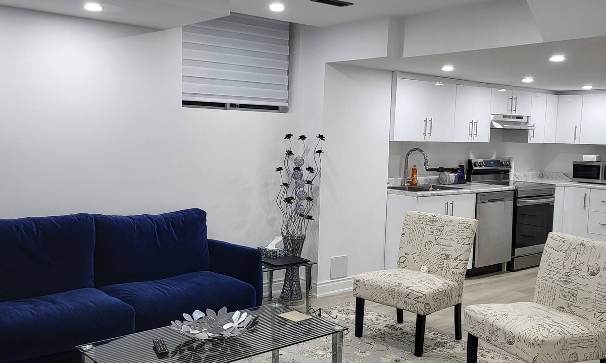 Angus Apartment | Bright 2 Bedroom Entire Basement Apartment