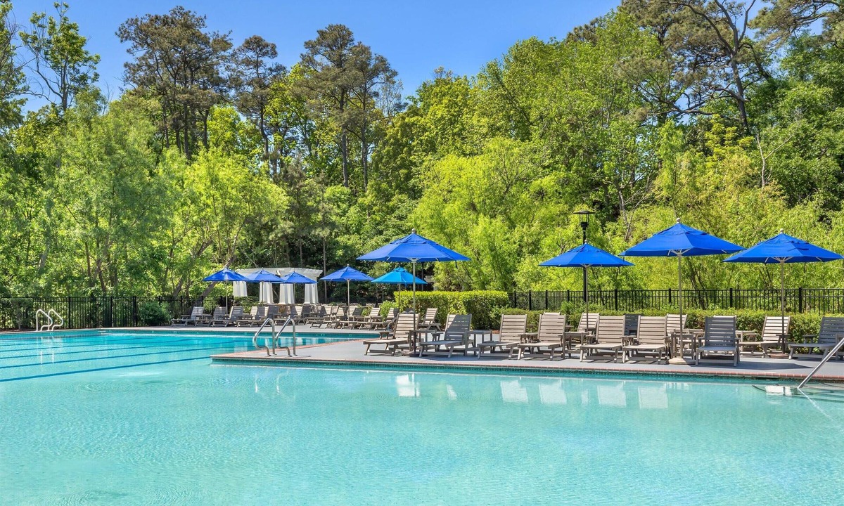 Sea Scape Hotel | Bright 2BR Suite with Kitchen near Avalon Pier & Kitty Hawk Woods Forest