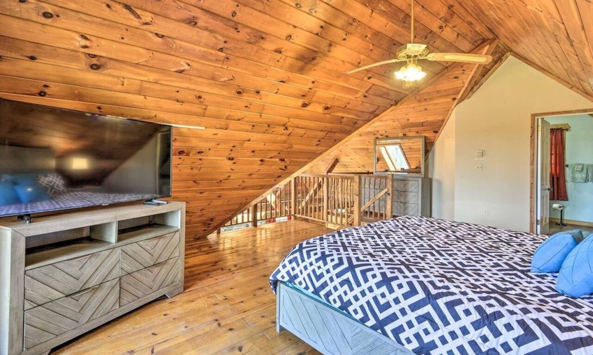 Pleasant Mount Cabin | Bright Elegance Across the Grand Estate