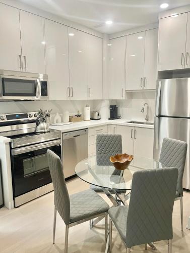 Davenport Apartment | Bright Luxurious 2 Bedroom Apartment