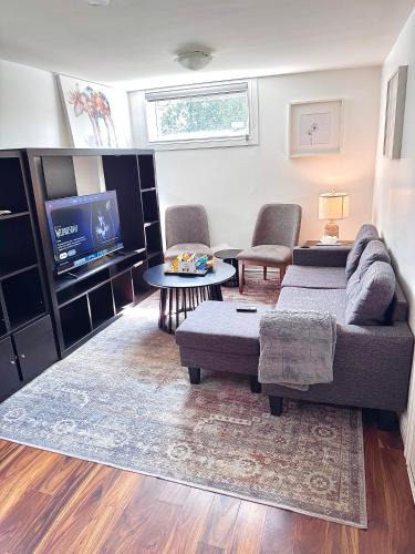 Newtonbrook Apartment | Bright & Spacious 2BR & Parking Near TTC & Shops