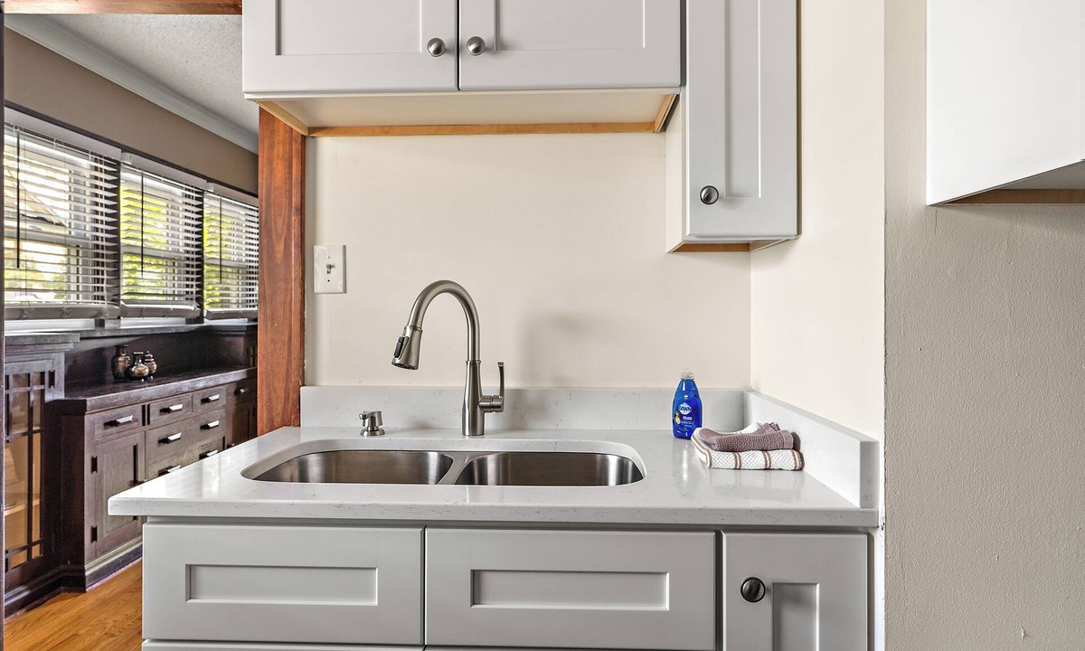 Summit - University Apartment | Bright Spacious St. Paul Duplex- Upper Level