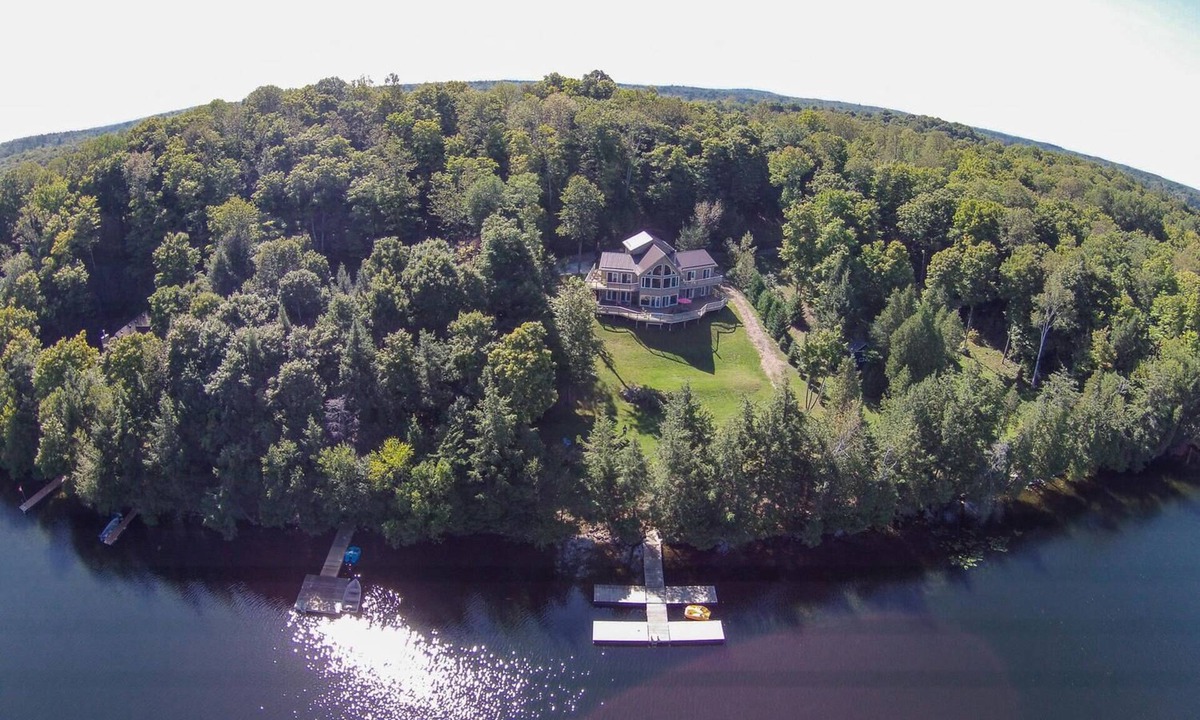 Arden House | Calypso Cottage 4000sq. Foot of Lakefront Real Estate