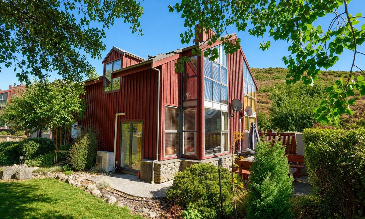 Cardrona House | Cardrona Sanctuary by Aotearoa Escapes