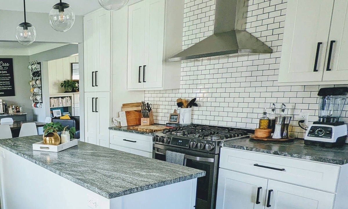 Columbia Heights House | Casa Blanca: Family Friendly, Outdoor Spa
