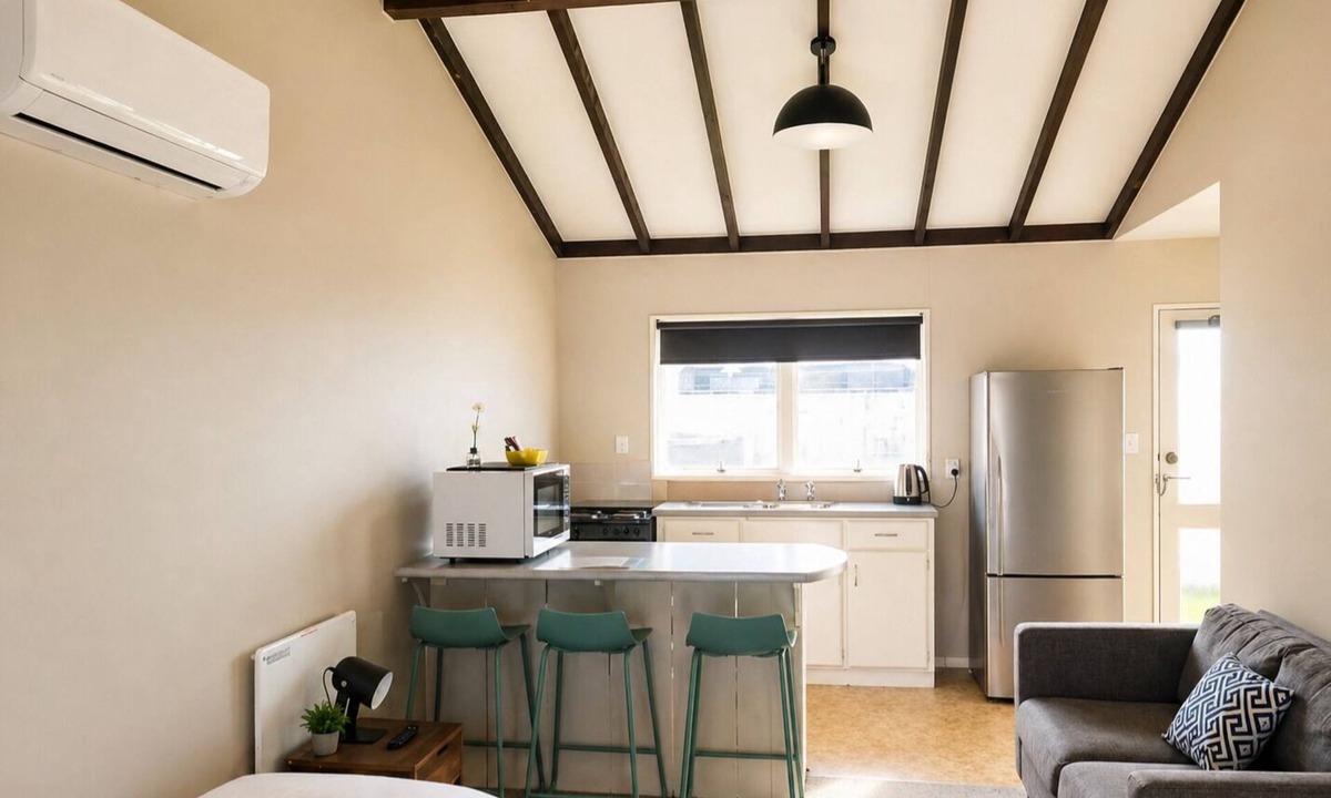 Tahunanui Hotel | Castles Motel and Driftwood Motel