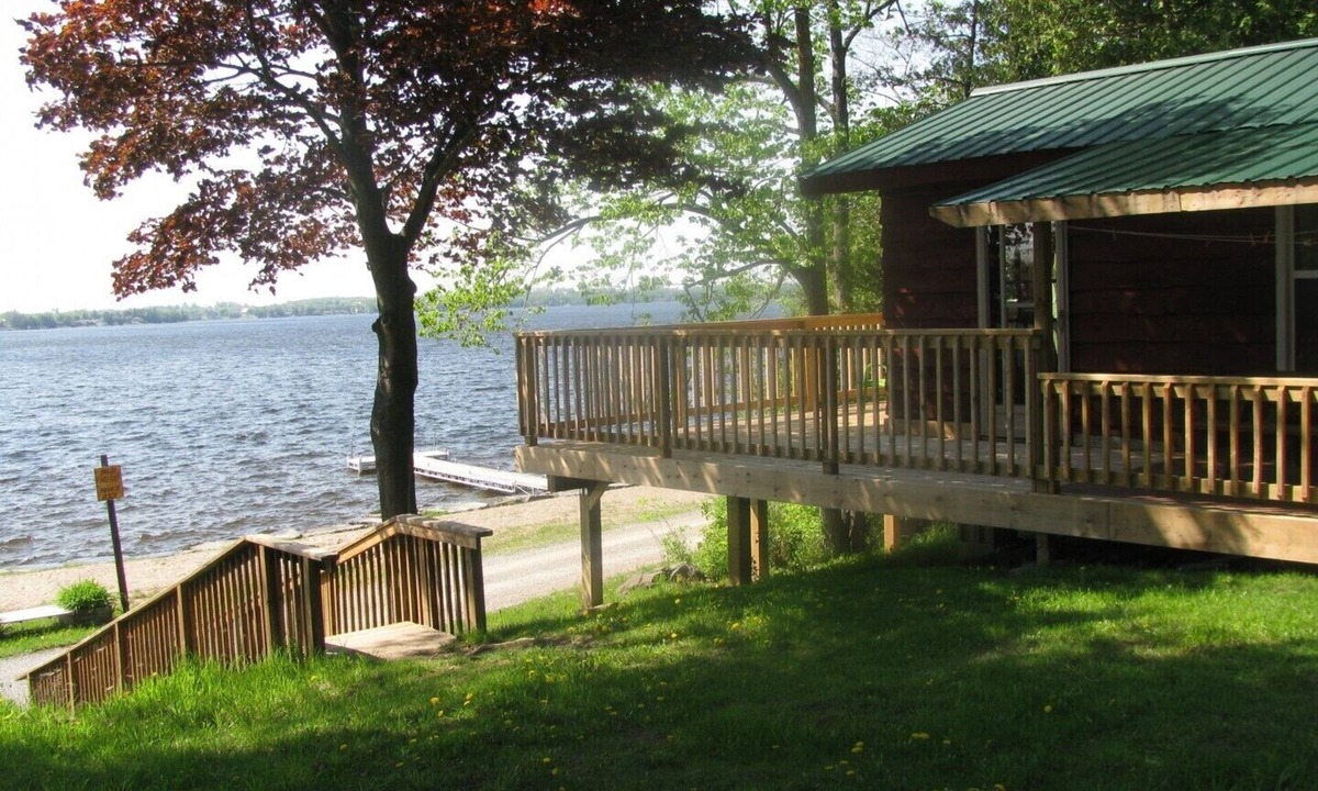 Isaacs Glen Cottage | Cedar Cottage at Shiloh Cottages - Fenelon Falls