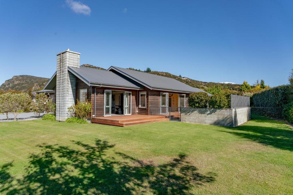 Albert Town House | Cedar Sanctuary - Albert Town Holiday Home