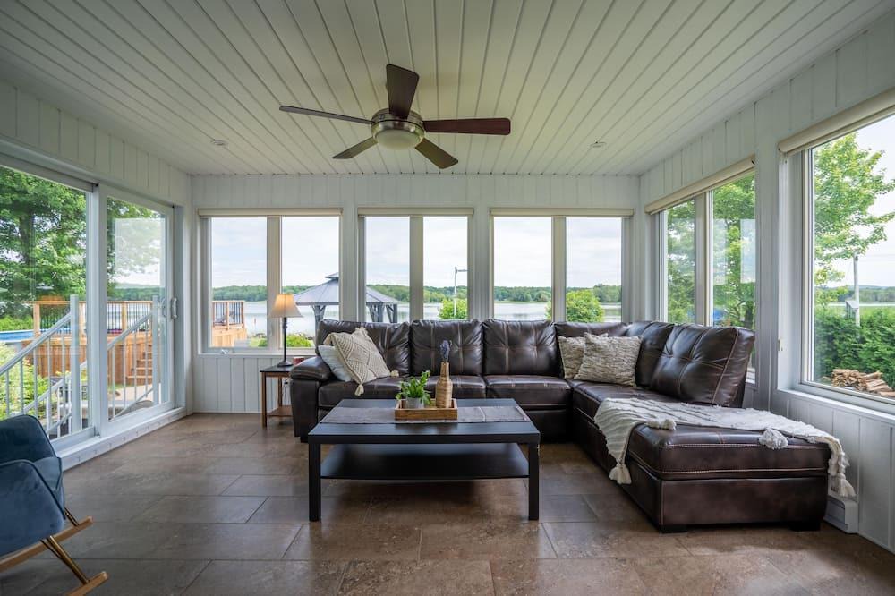 Saint-Andre-d'Argenteuil Cabin | Chalet de la rive, swimming pool, waterfront