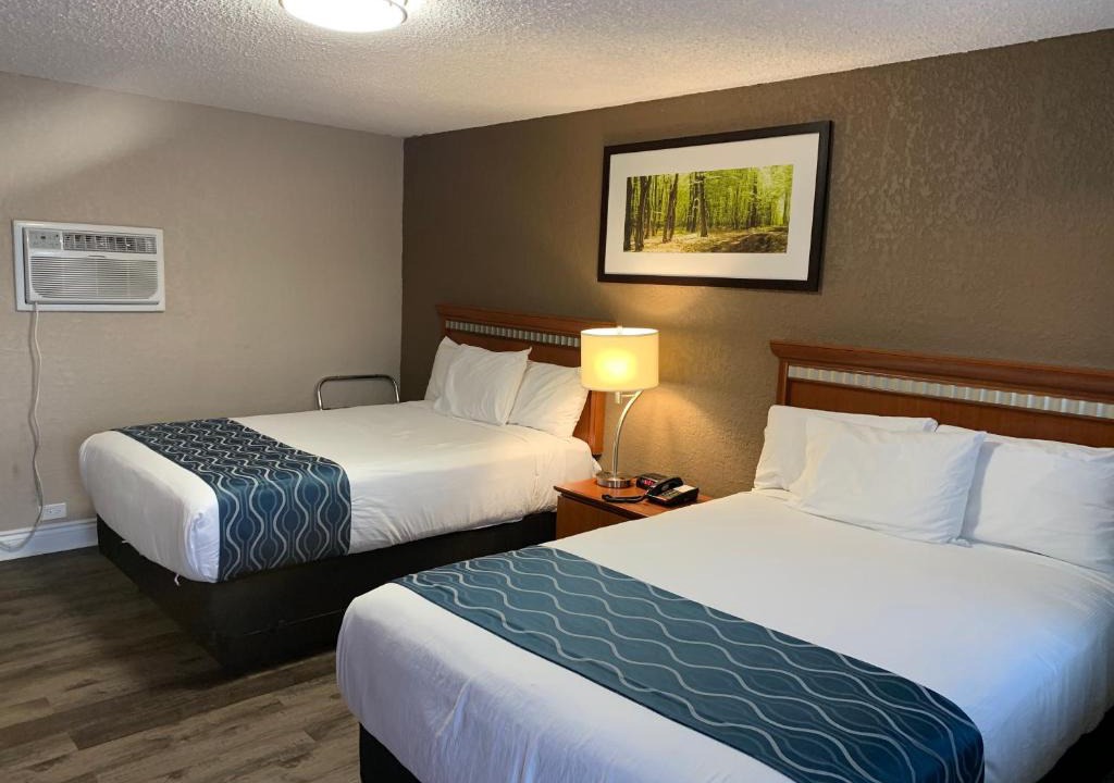Pembroke Hotel | Champlain Motor Inn