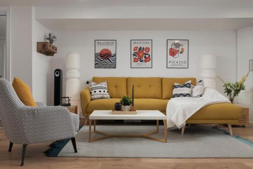 Midtown Toronto Apartment | Chaplin crescent