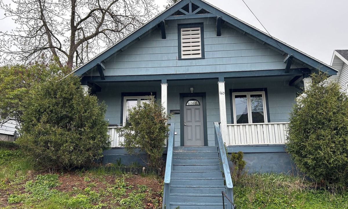Duluth House | Charming 2-bedroom bungalow near Parks and Hospitals